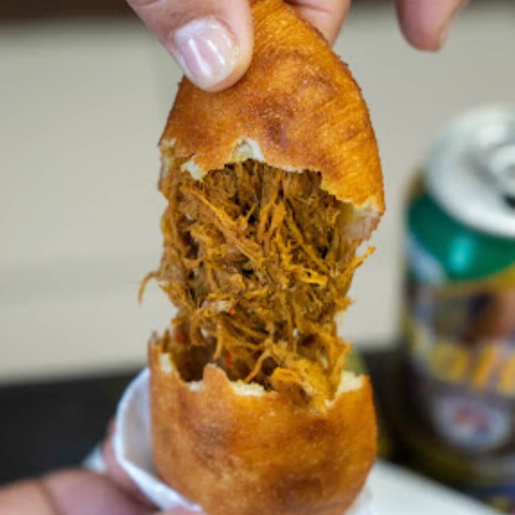 Empanada de carne mechada