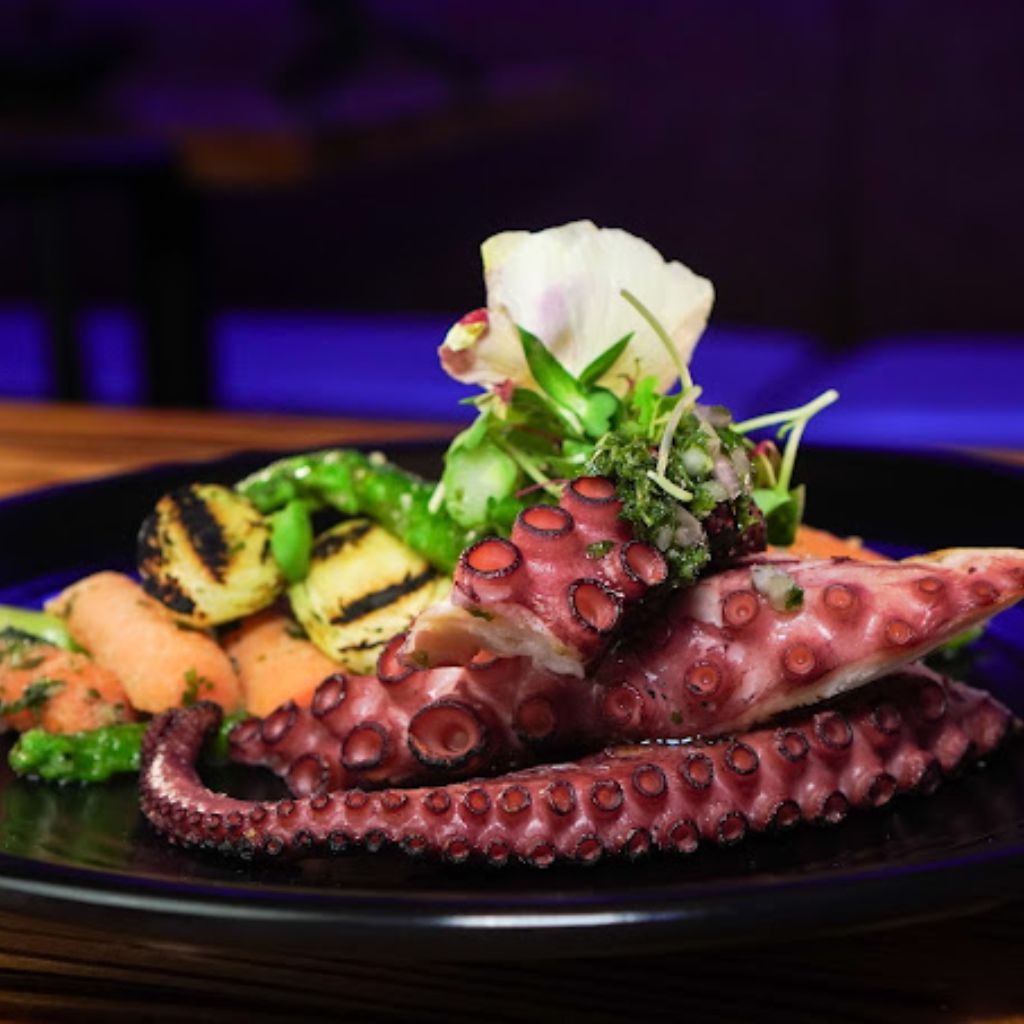 Emparedado de carne y vegetales