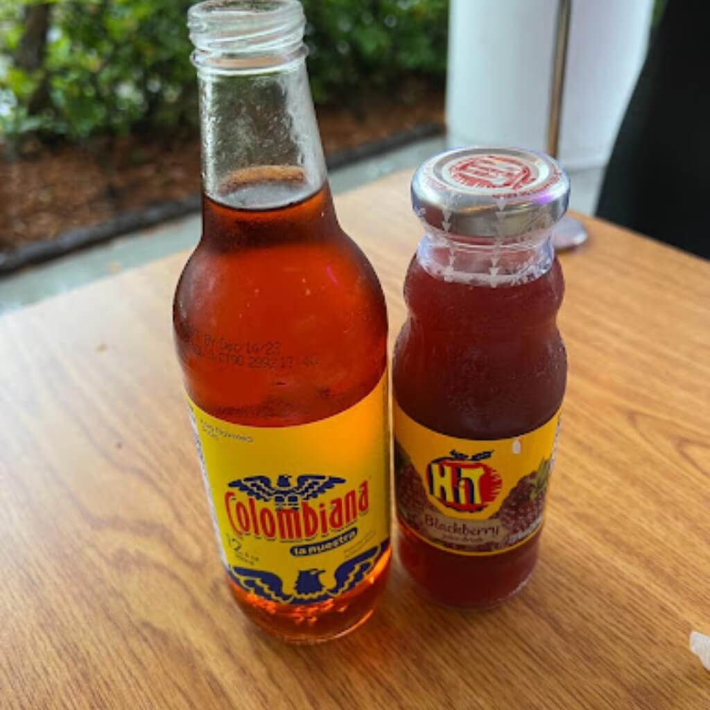 Bebidas en La Pequeña Colombia Bakery & Restaurant
