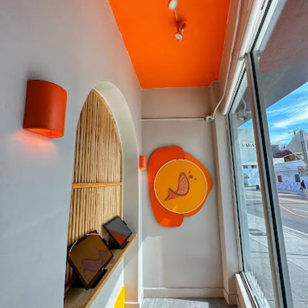 Interior de Sushi MAS Wynwood