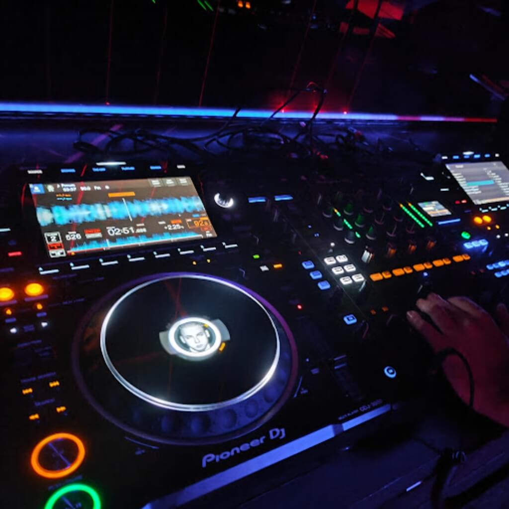 Dj en vivo en Perro Negro Miami