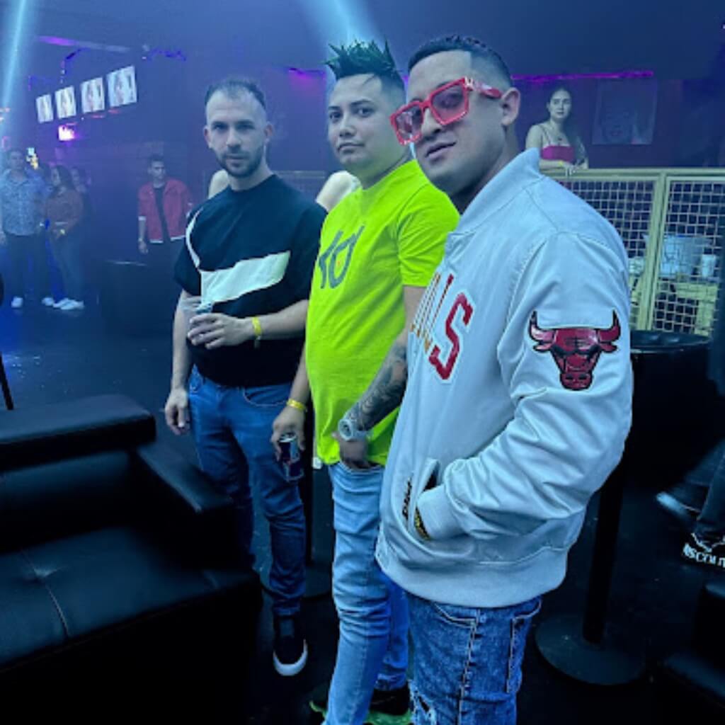 Usuarios en Studio 60 Nightclub