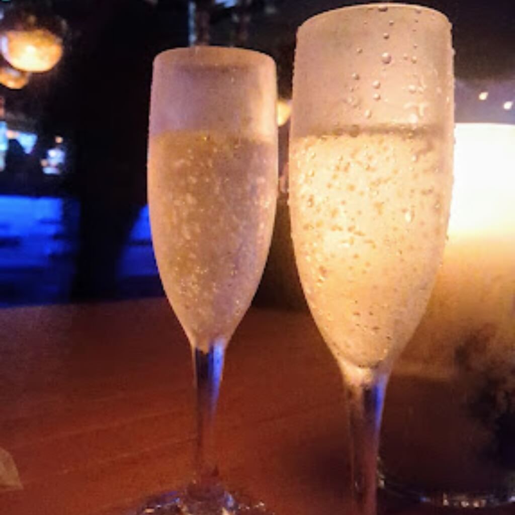 Champan en Discoteca La Victoria