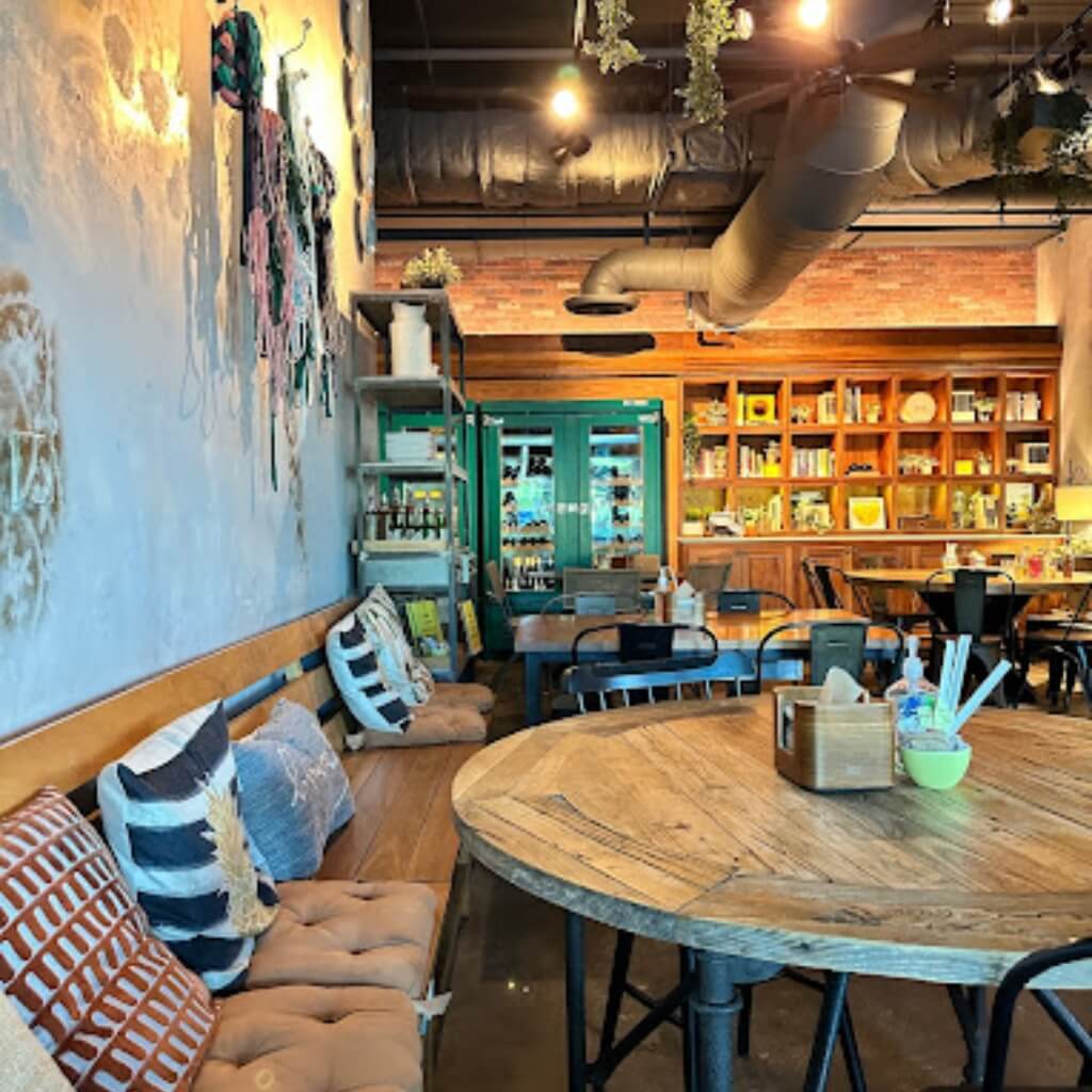 Interior de la cafetería Sagrado Cafe