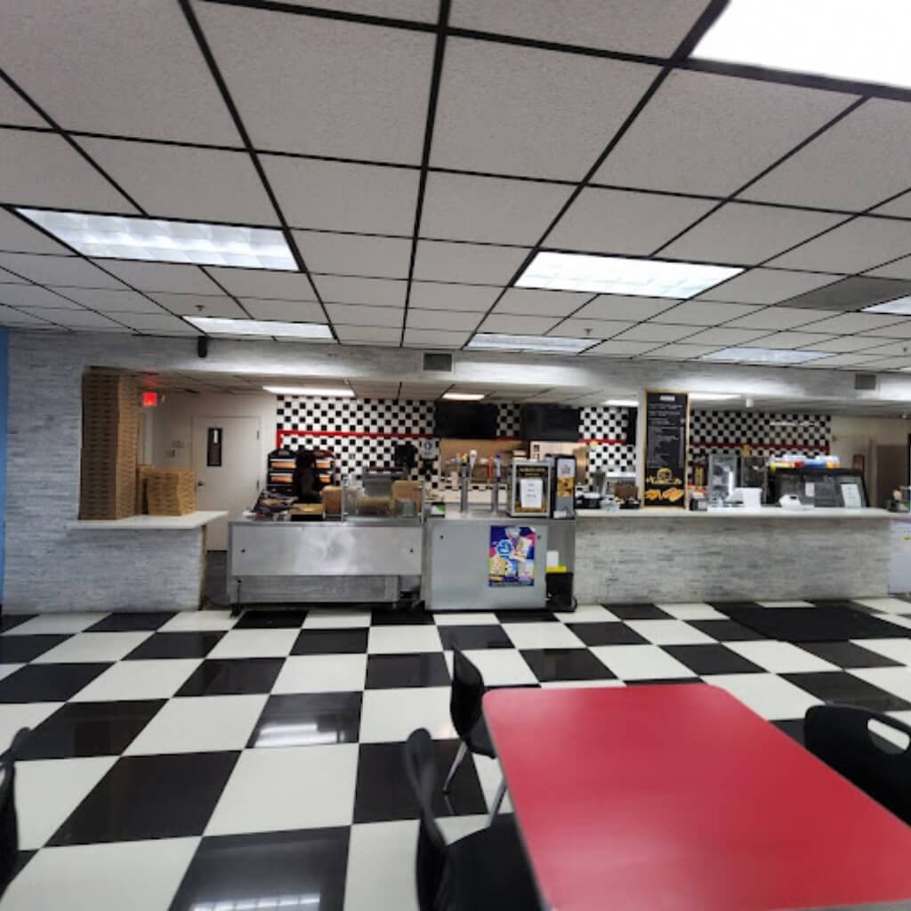 Interior de Dezerland Action Park Miami 