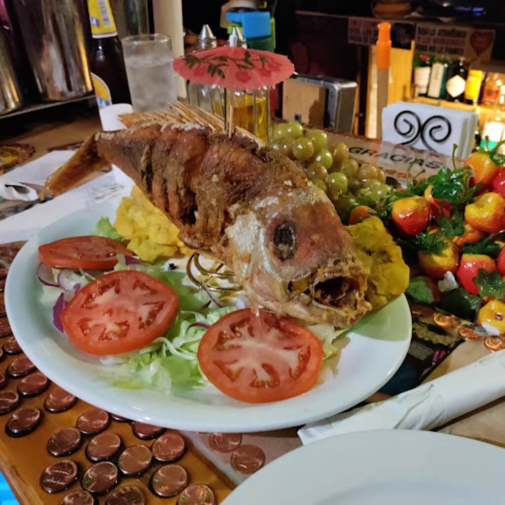 Pescado frito en el Restaurante Pueblito Viejo