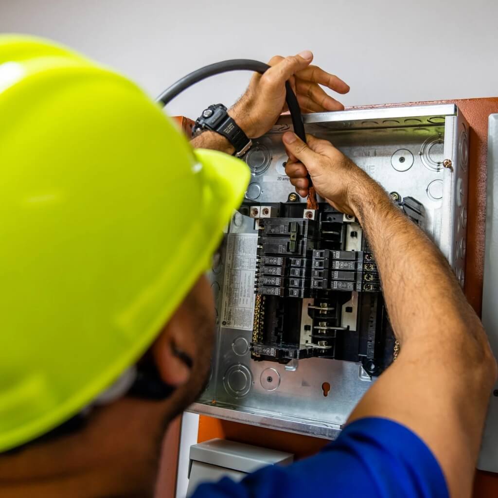 Electricista certificado en Florida Education Institute