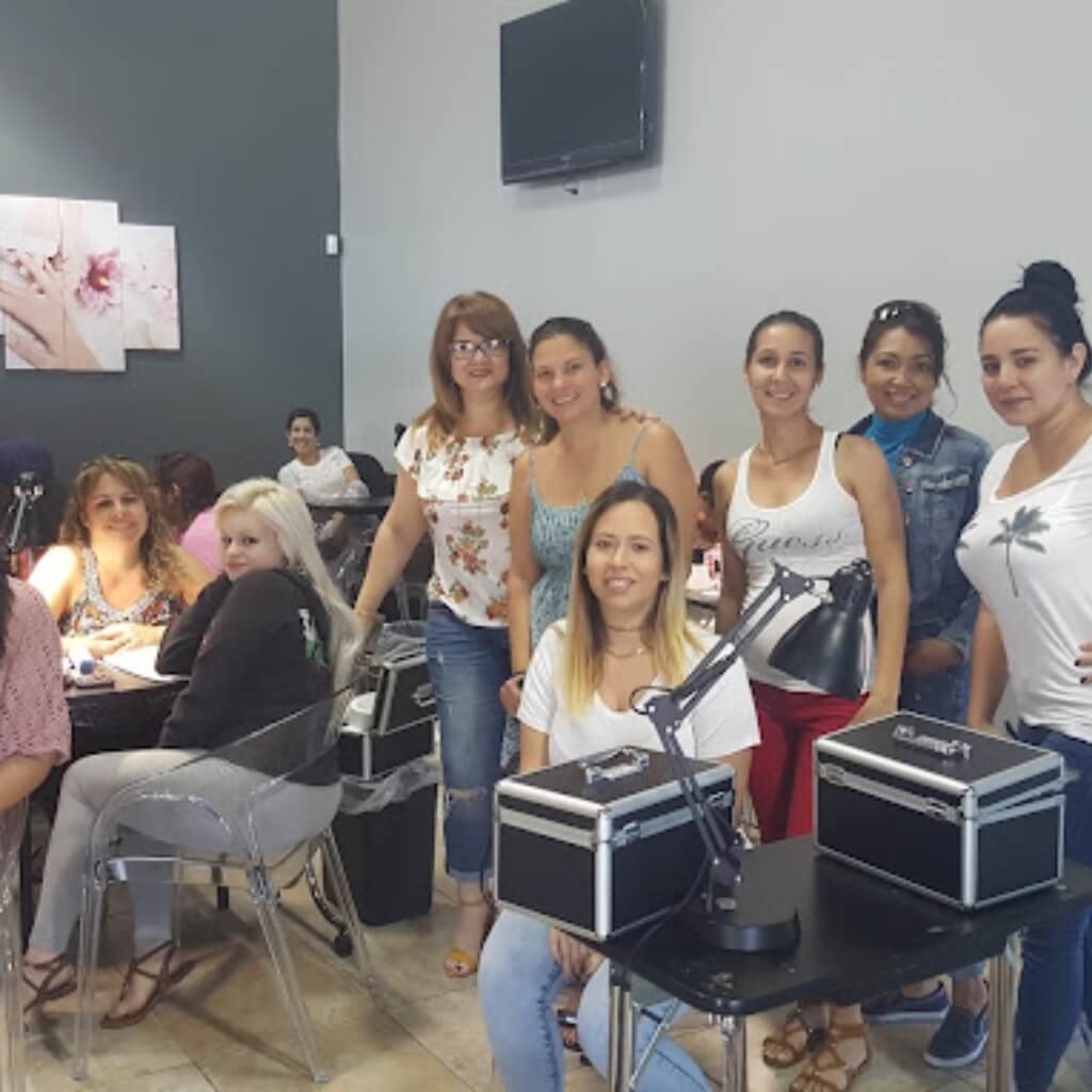 Alumnas de La Belle Beauty School