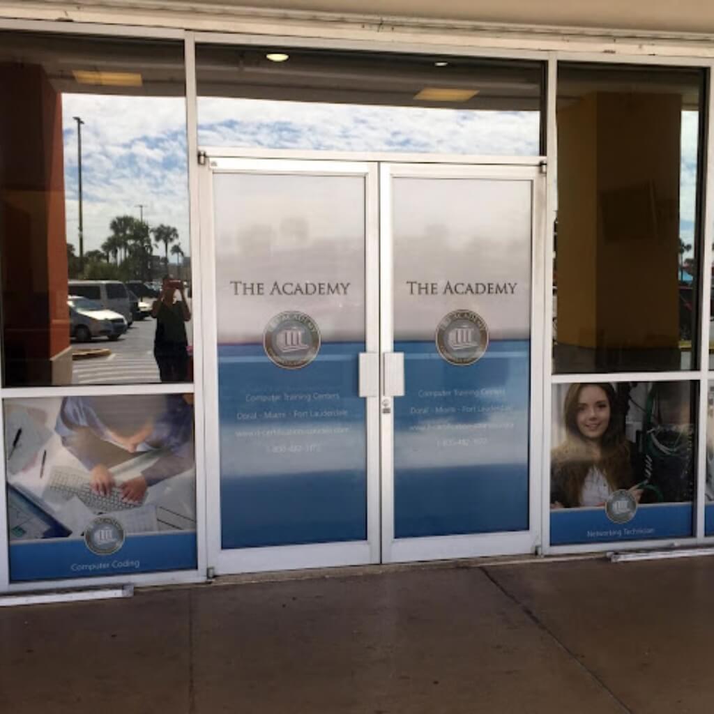 Entrada principal de The Academy - Miami