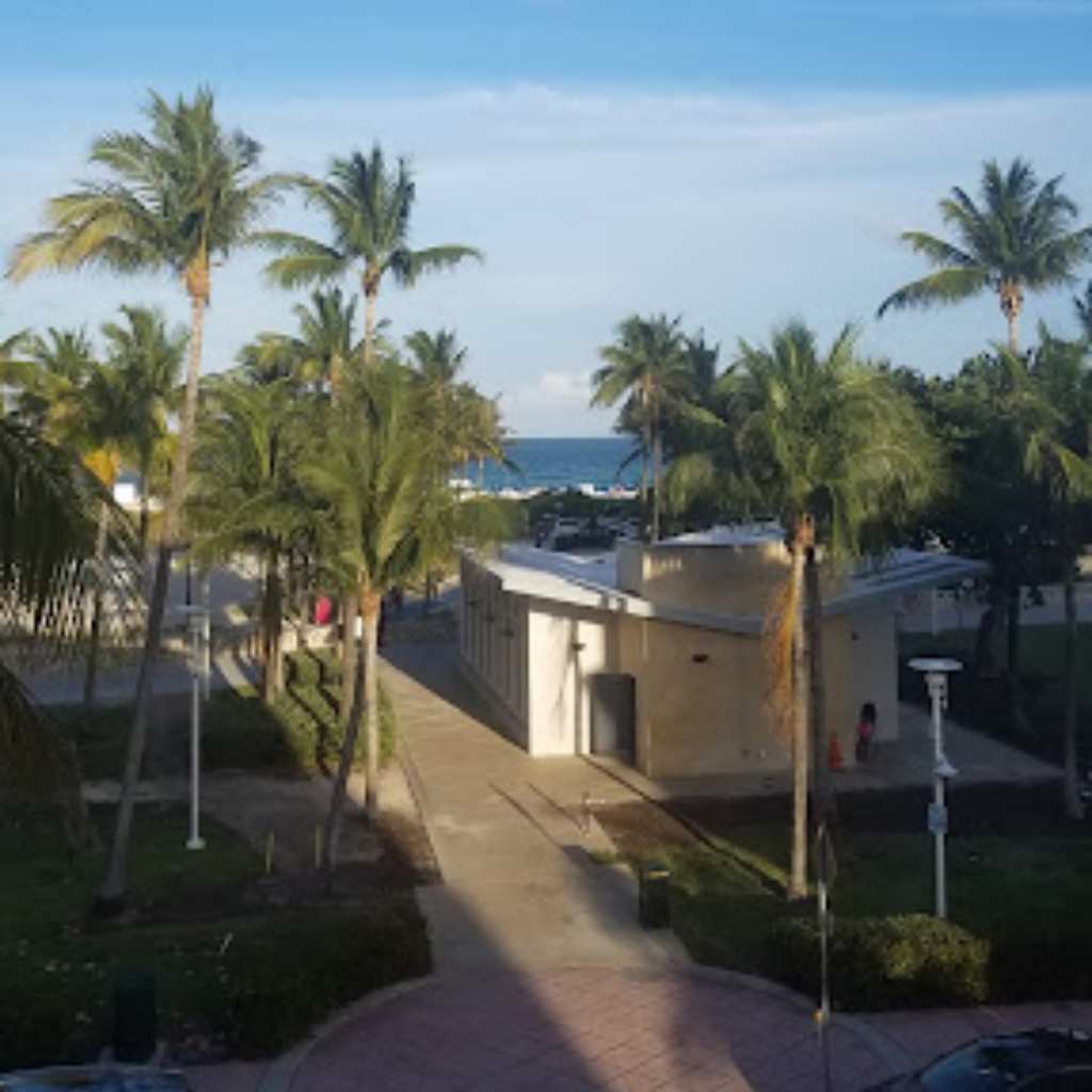 Yamini Kitchens - Italian Kitchen Cabinets Miami