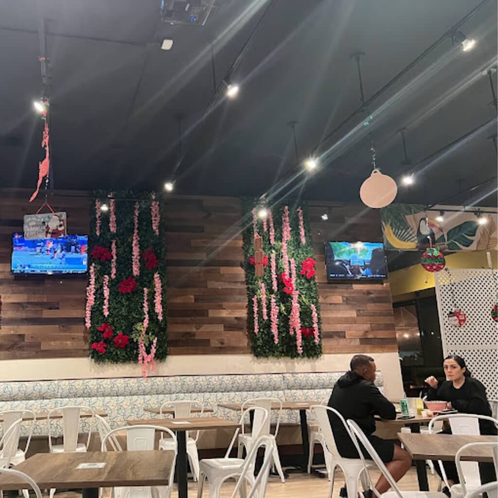 El Patio 305 Restaurant 2