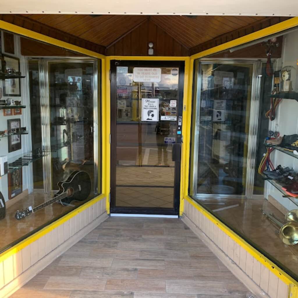 Queen of Pawns - Entrada