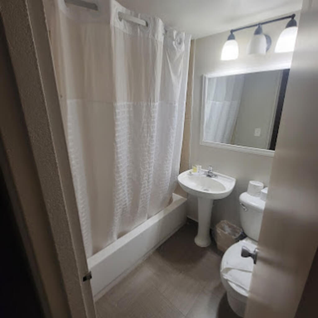 Baño Comfort Inn & Suites Miami International Airport