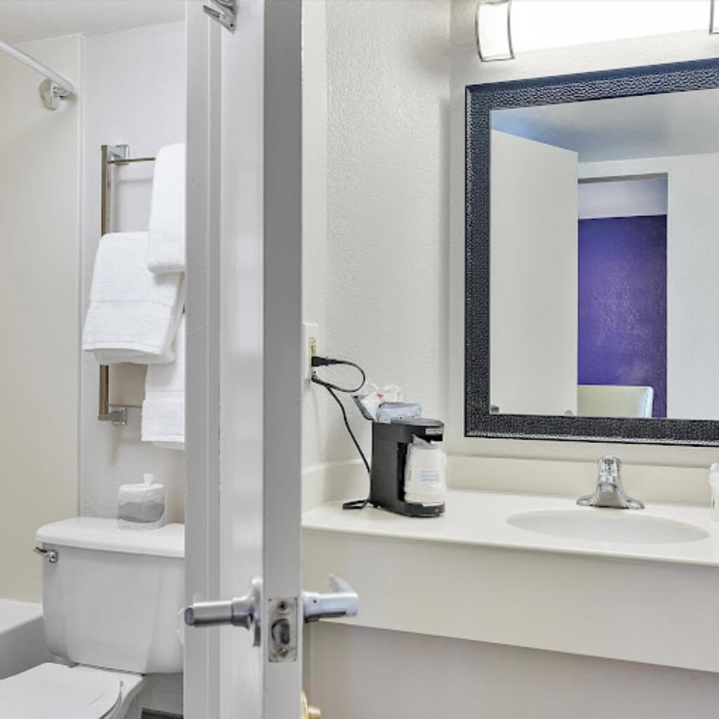 Baño La Quinta Inn by Wyndham Miami Airport North