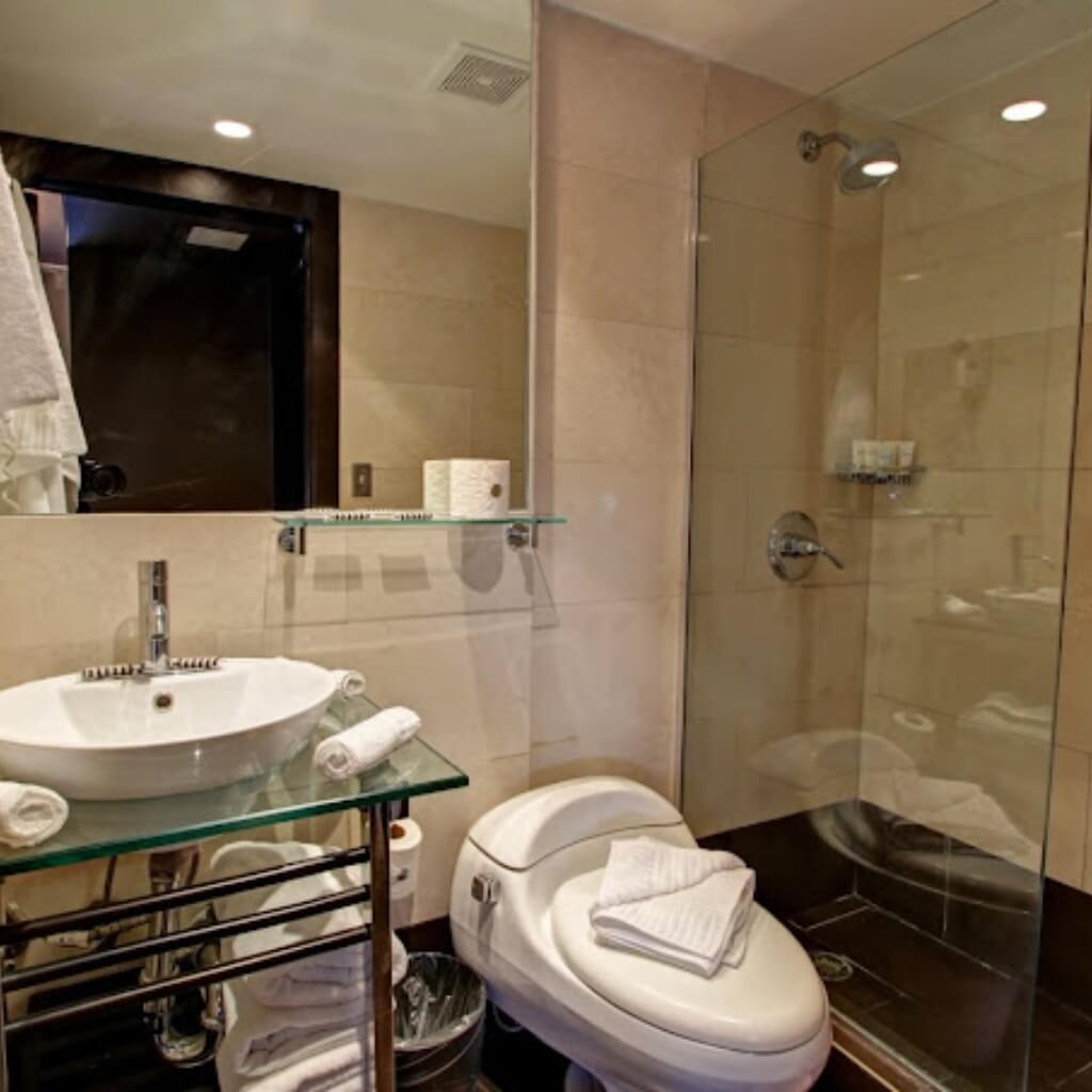 Baño Metropole Suites South Beach