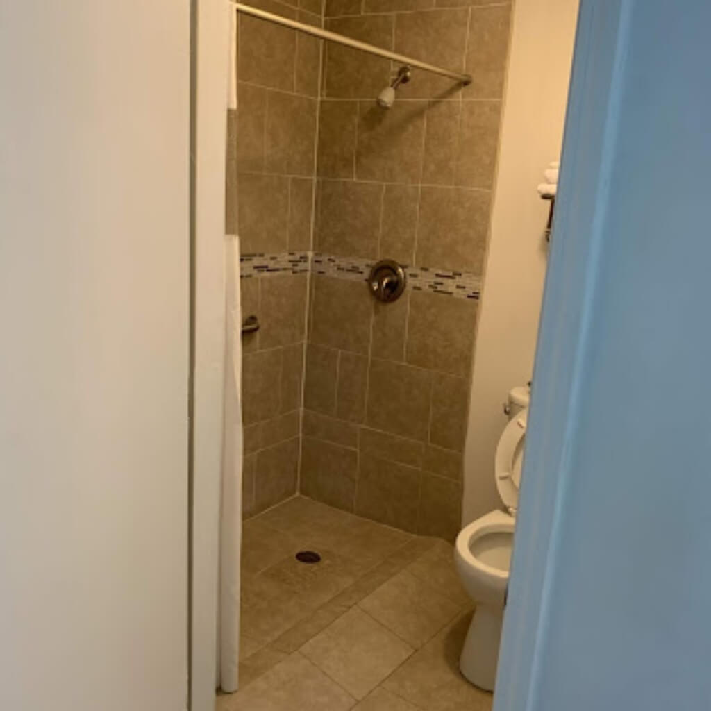 Baño Miami Sun Hotel- Downtown_Port of Miami