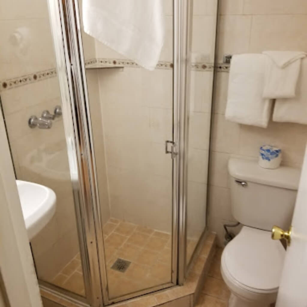 Baño Runway Inn Miami Airport Hotel