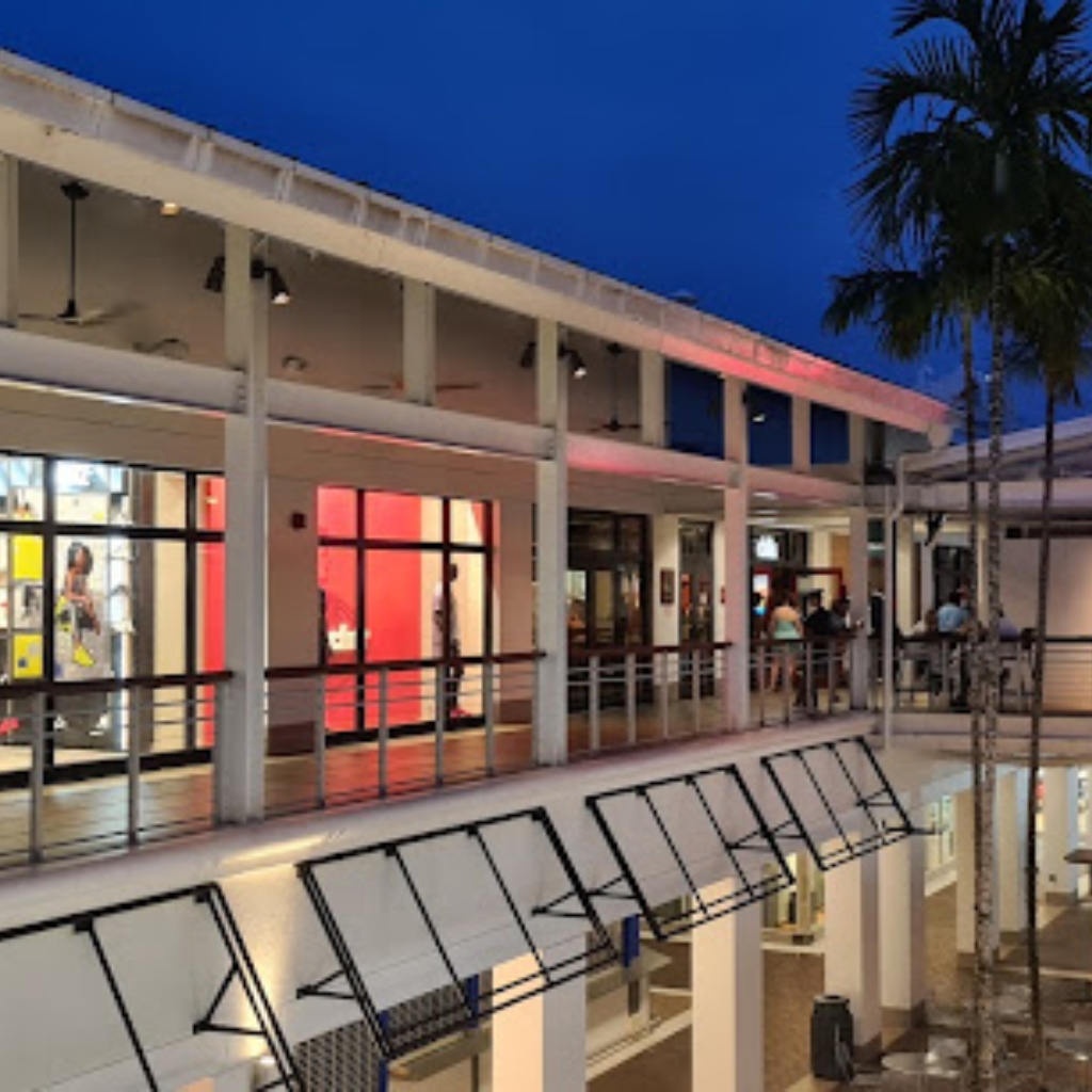 Bayside Marketplace de noche