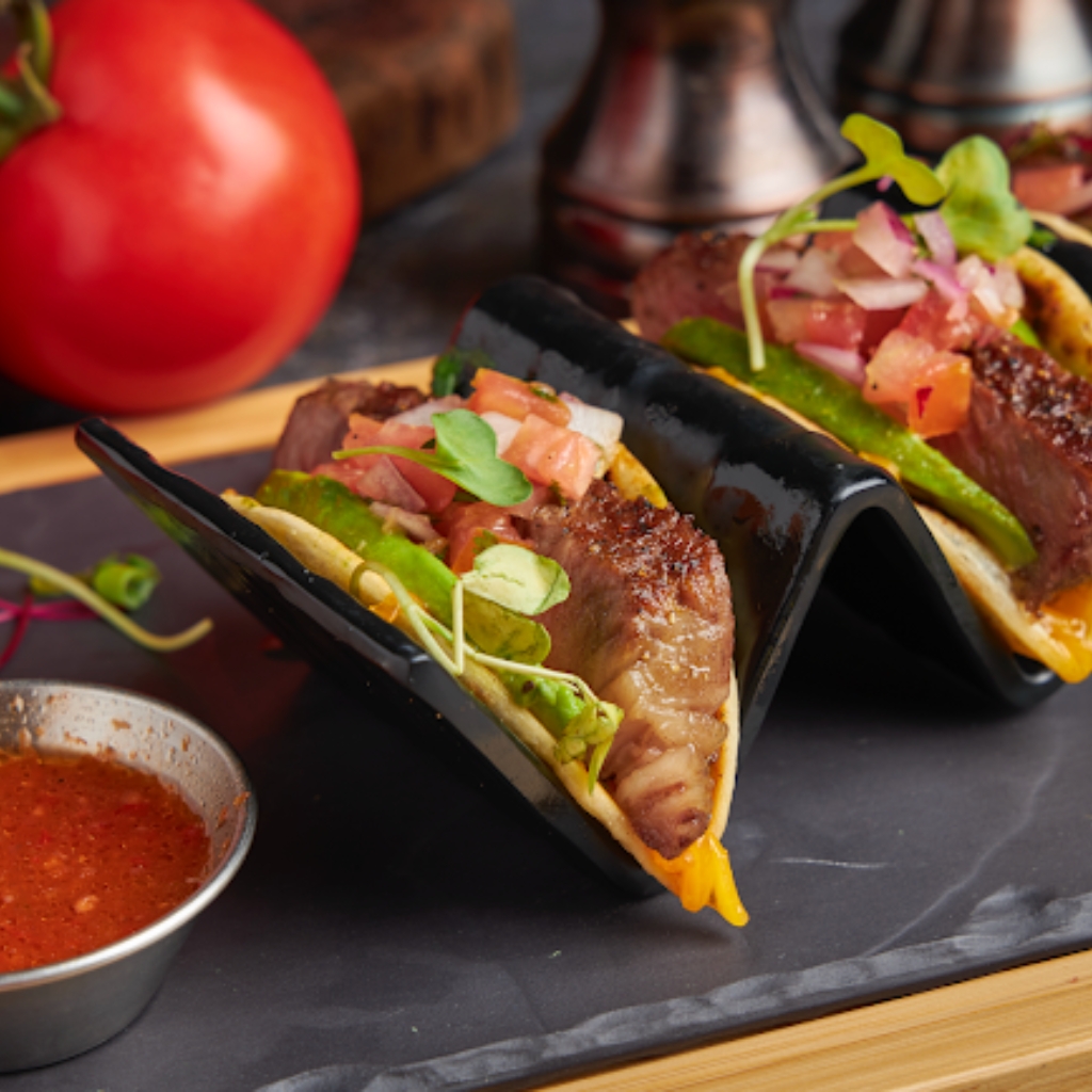 Emparedado de carne y vegetales