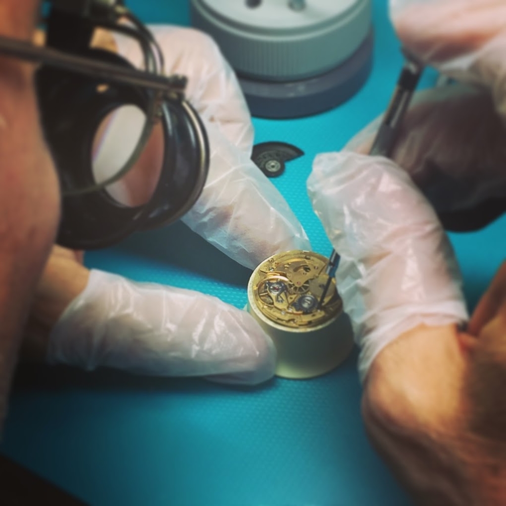 Corona Jewelry & Pawn
