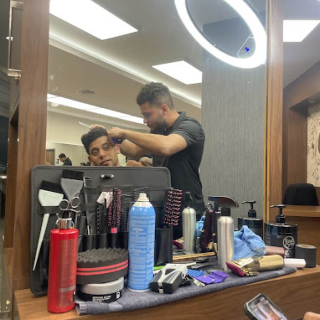 Corte Celebrity School of Beauty