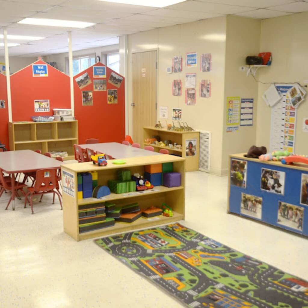 Curso La Petite Academy on NW 7th Street