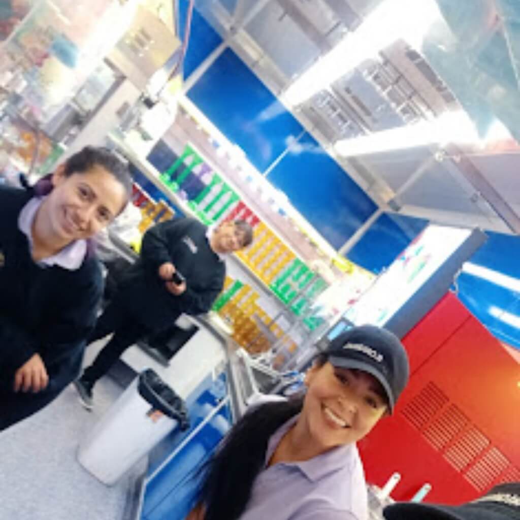 Trabajadoras de GameStop - Dolphin Mall