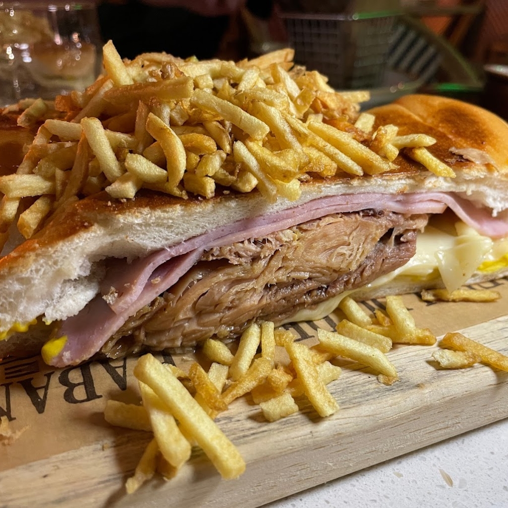 Emparedado de Jamón y pollo