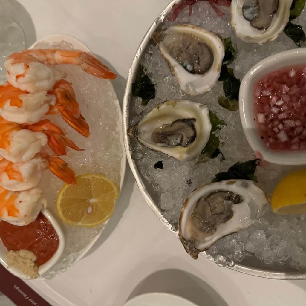 Fleming’s Prime Steakhouse & Wine Bar - Ostras y camarones