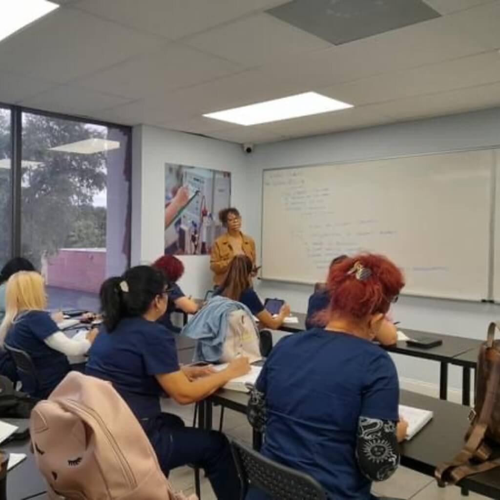 Estudiantes Global Medical & Technical Training Institute