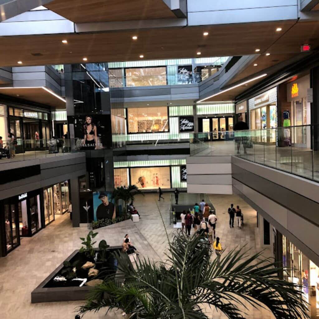 Apple Brickell City Centre - Interior plaza