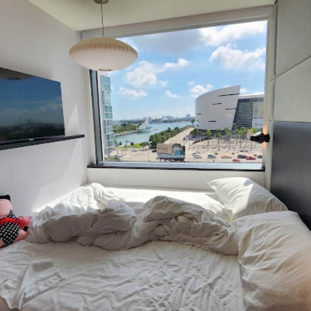 Habitación citizenM Miami Worldcenter hotel