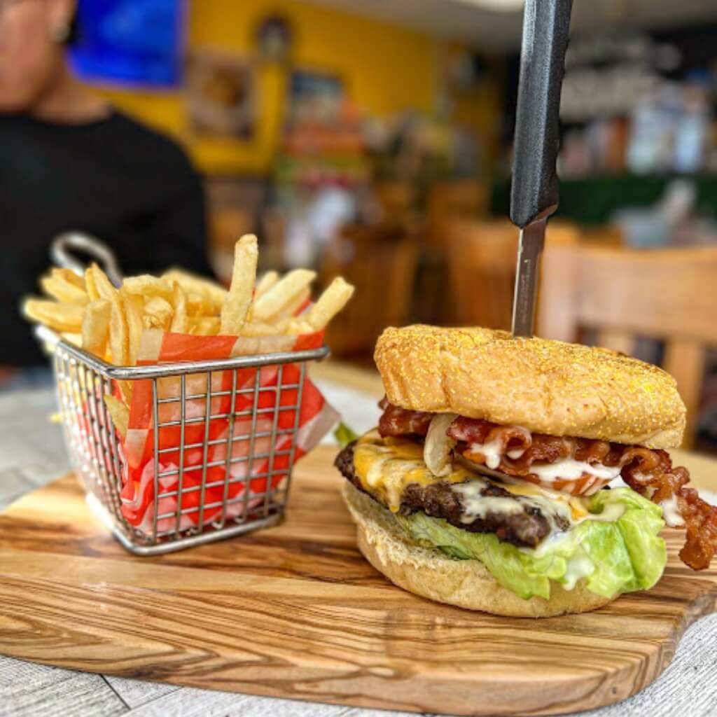 Hamburguesa Tradición Hondureña Las Marías