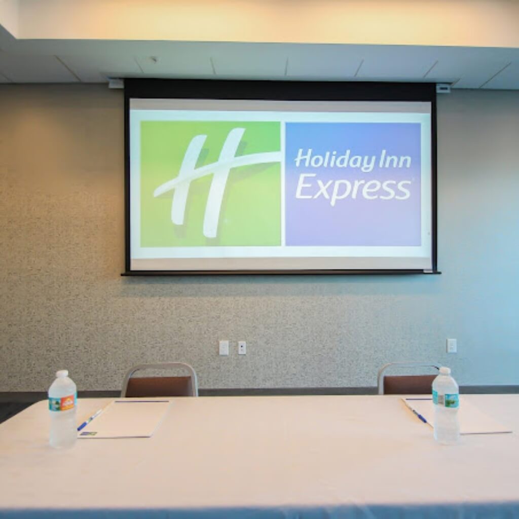 Holiday Inn Express & Suites Miami Airport East, an IHG Hotel