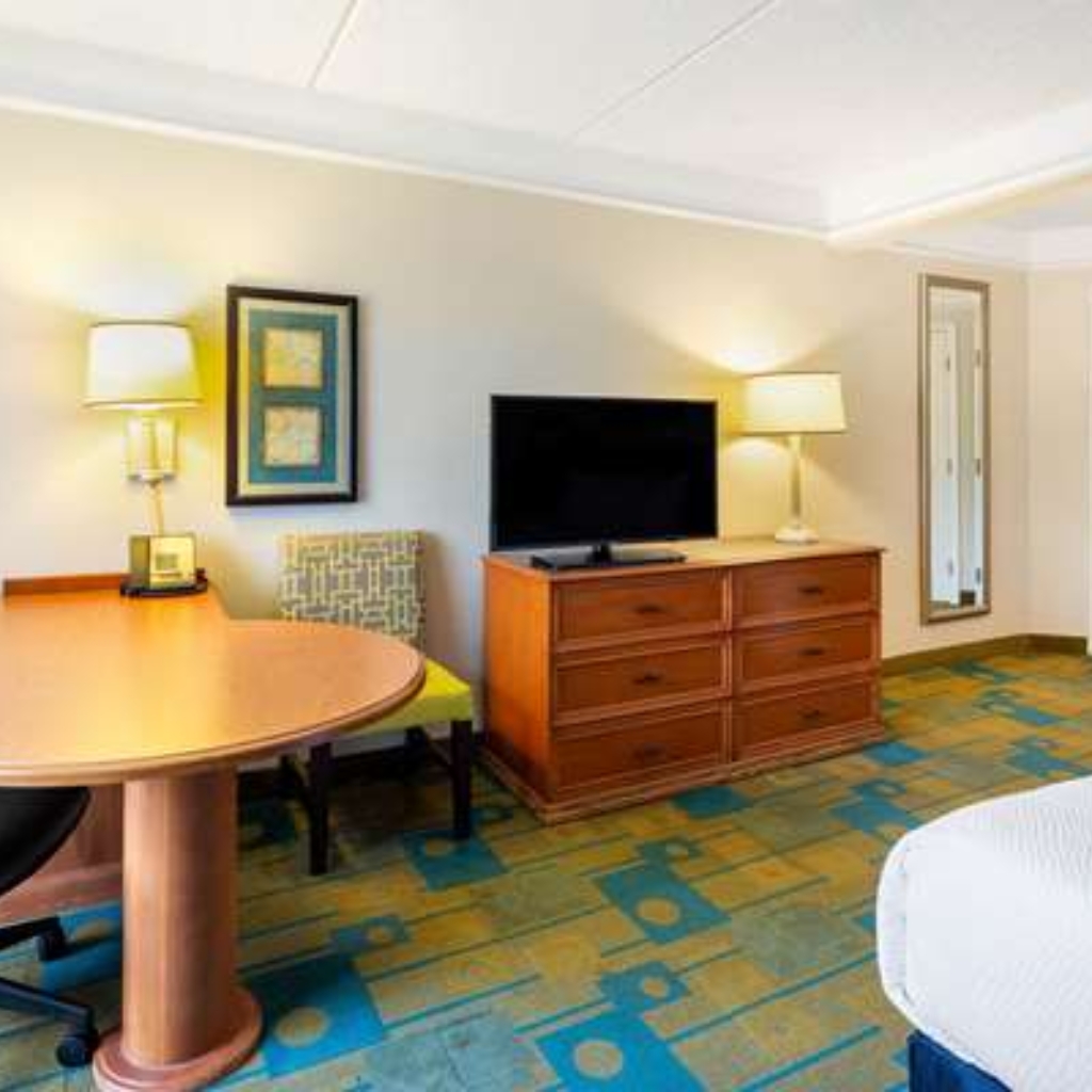 La Quinta Inn & Suites by Wyndham Ft. Lauderdale Plantationby Hilton Hotel Sunrise - Sawgrass Mills