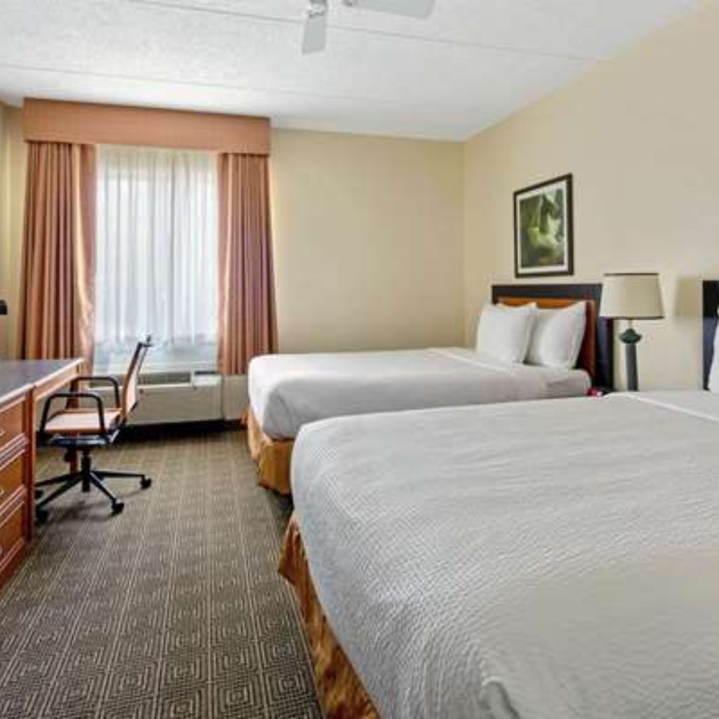 La Quinta Inn & Suites by Wyndham Sunrise
