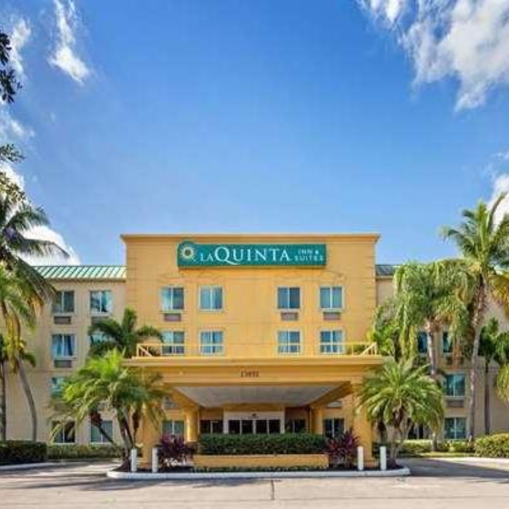 La Quinta Inn & Suites by Wyndham Sunrise
