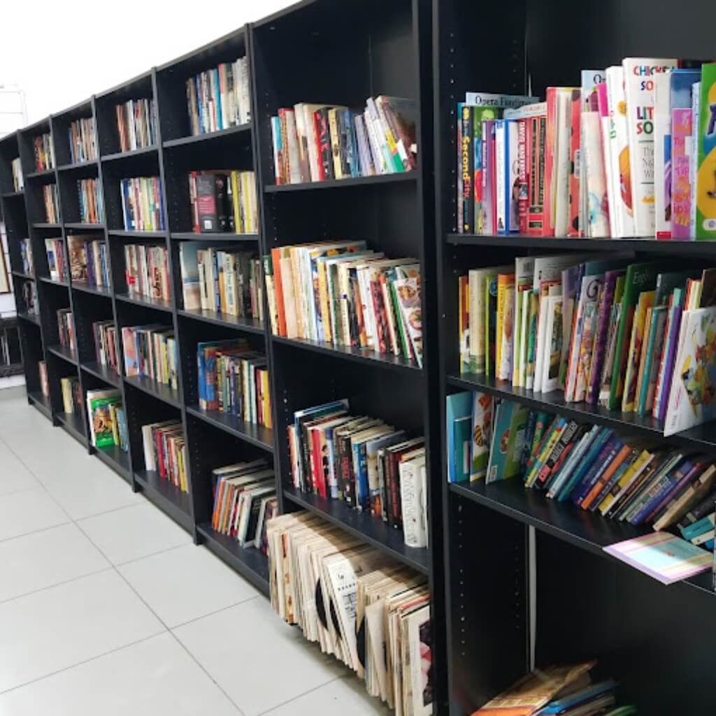 Libros Goodwill - Kendall_Sunset