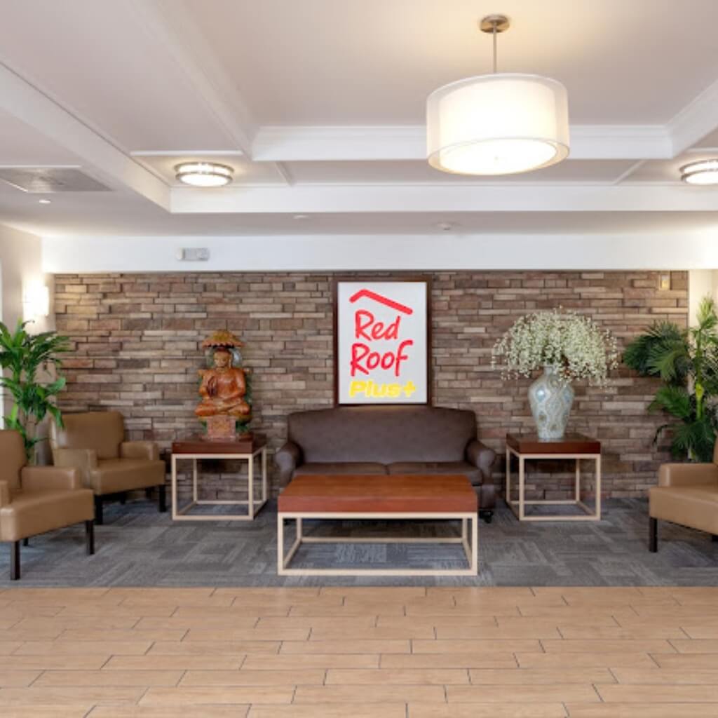 Lobby Red Roof PLUS+ Miami Airport