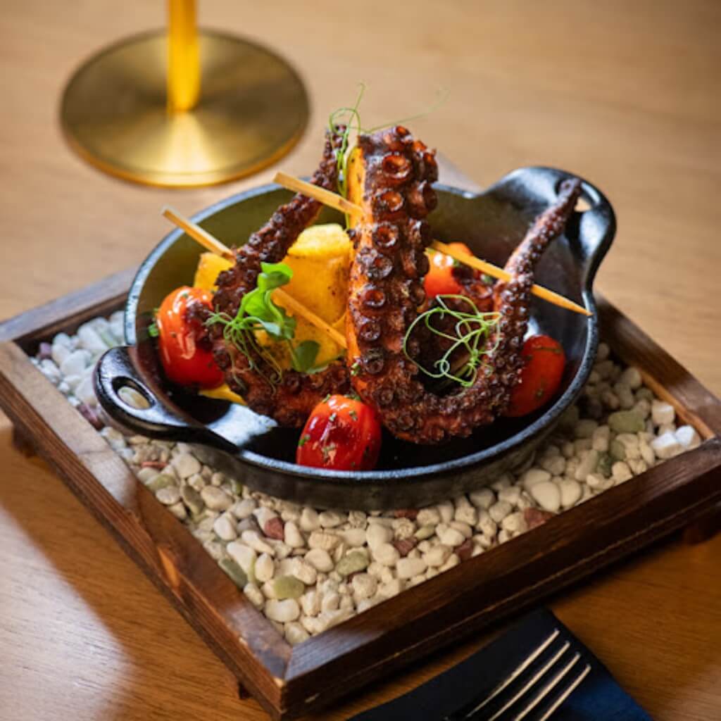 Mariscos OSUMI Cocktail and Sushi Bar