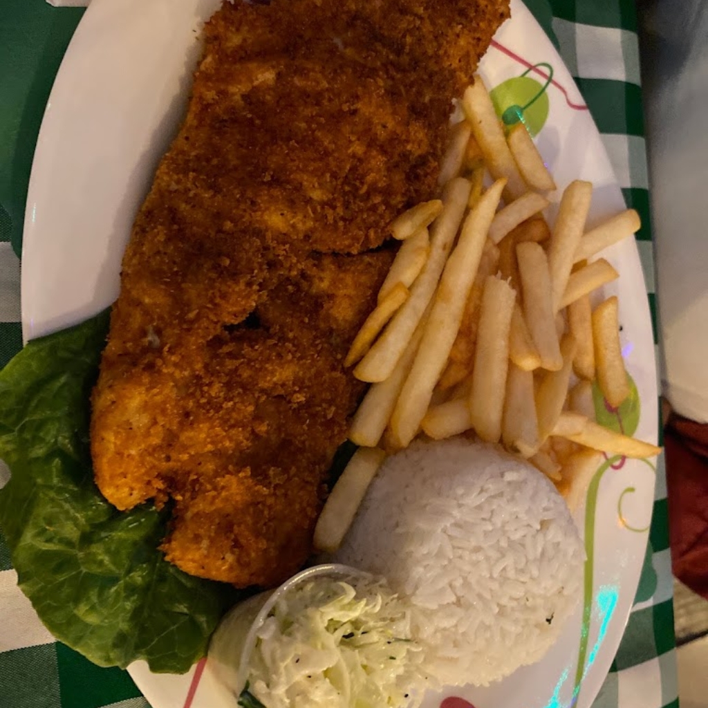 Milanesa, arroz y papas