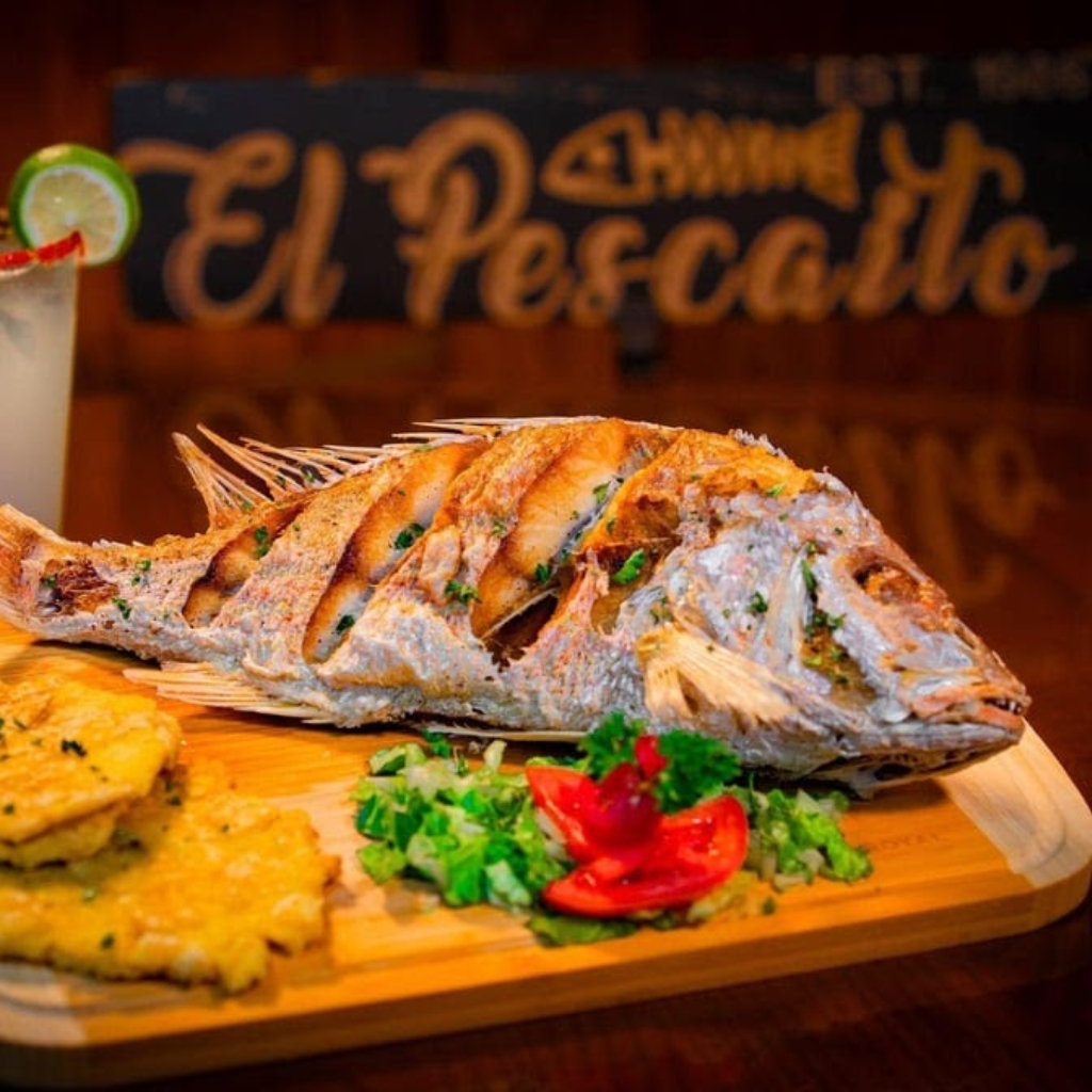 Pescado y tostones