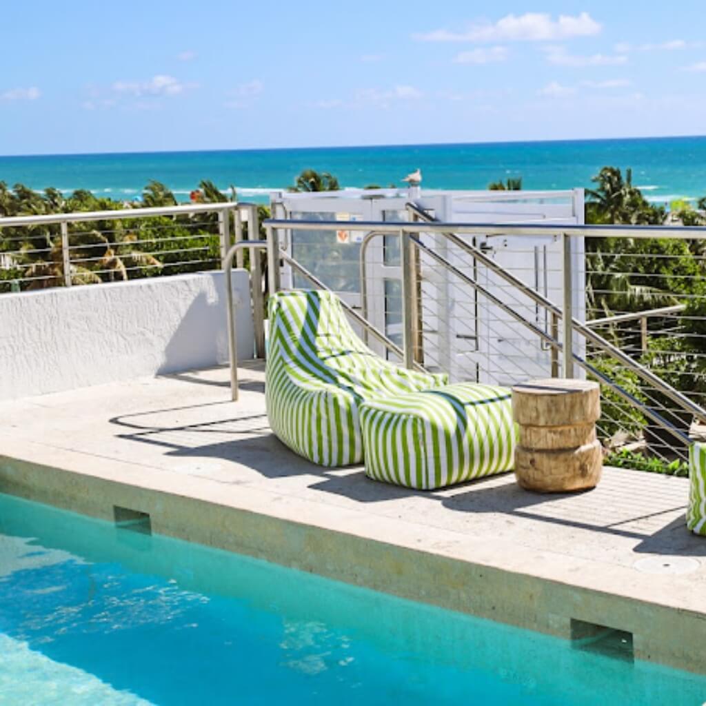 Piscina Bentley Hotel South Beach