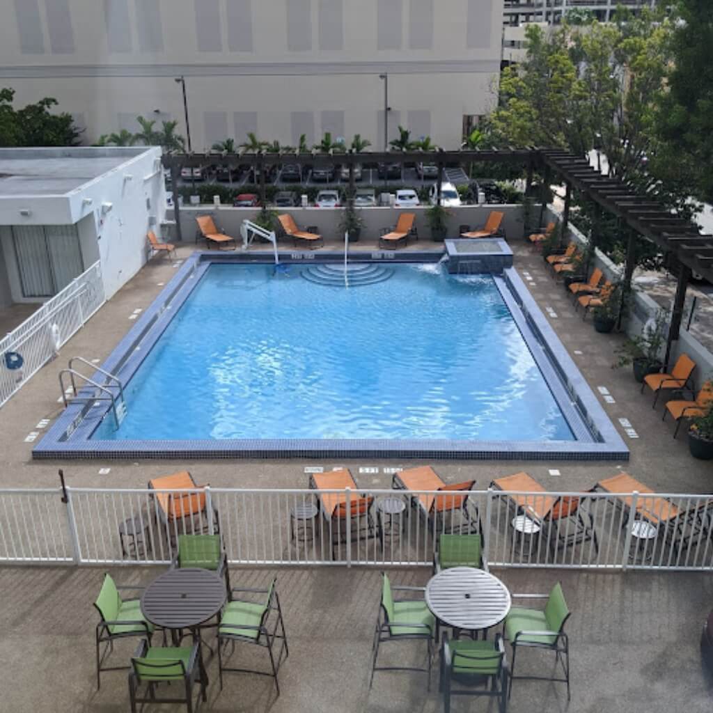 Piscina Courtyard by Marriott Miami Coral Gables