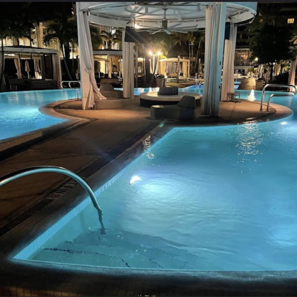 Piscina Fontainebleau Miami Beach
