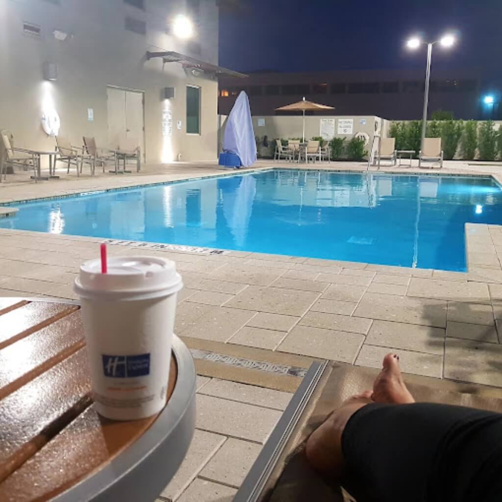 Piscina Holiday Inn Express & Suites Miami Airport East, an IHG Hotel