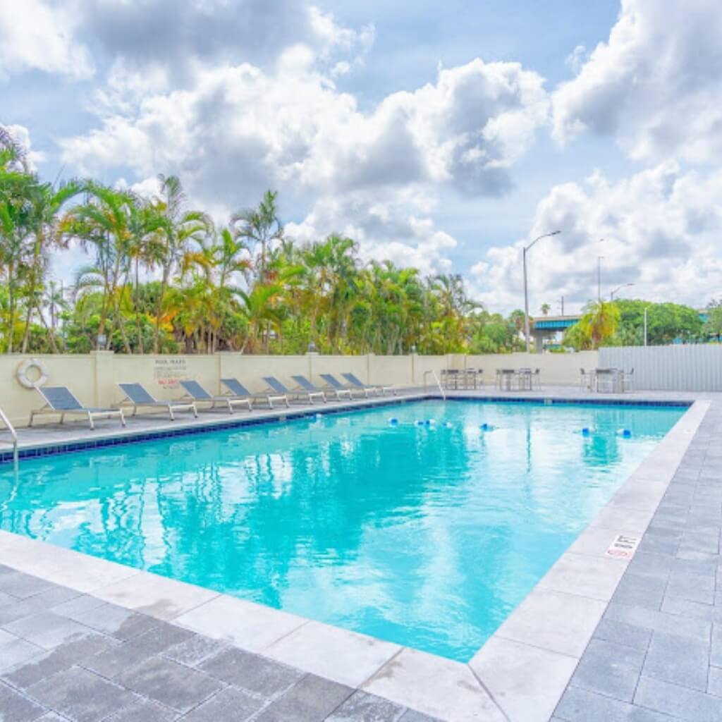 Piscina Holiday Inn Miami-International Airport, an IHG Hotel