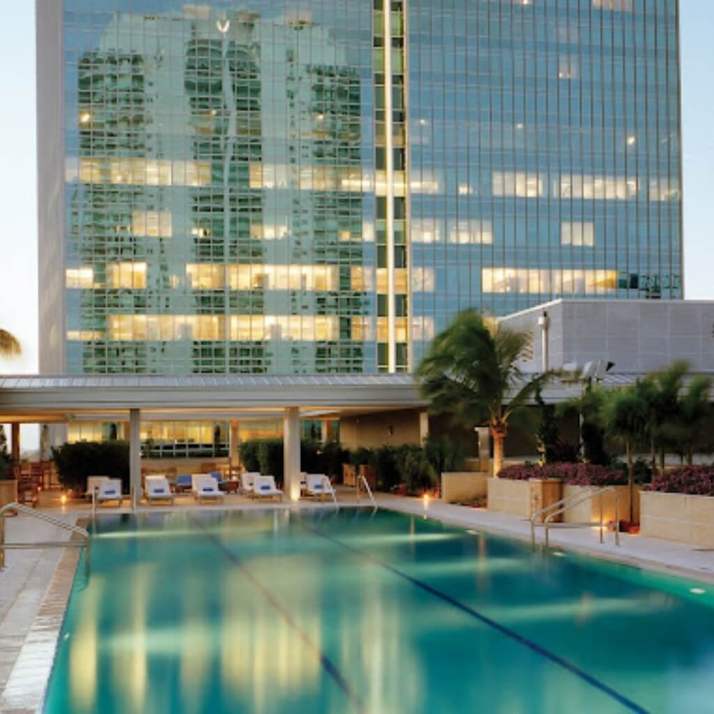Piscina Hotel AKA Brickell
