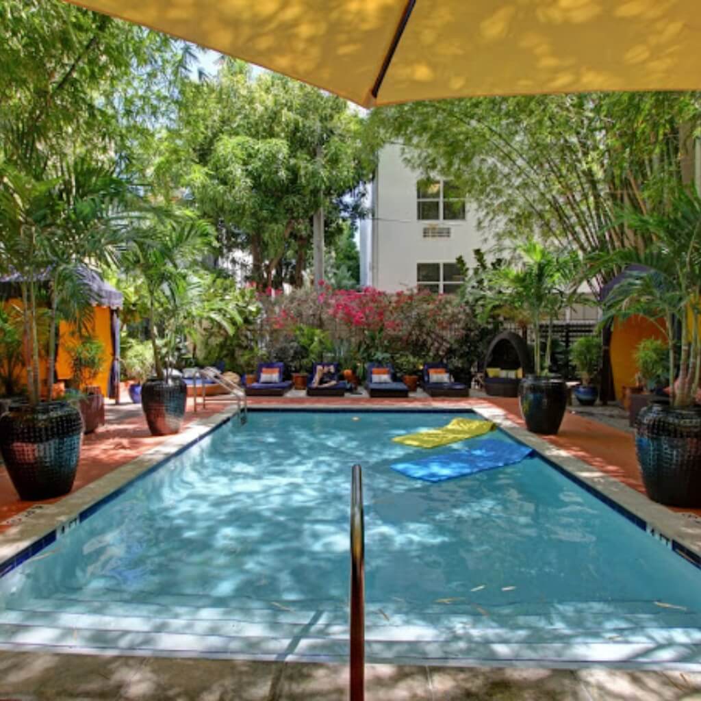 Piscina Riviera Suites South Beach