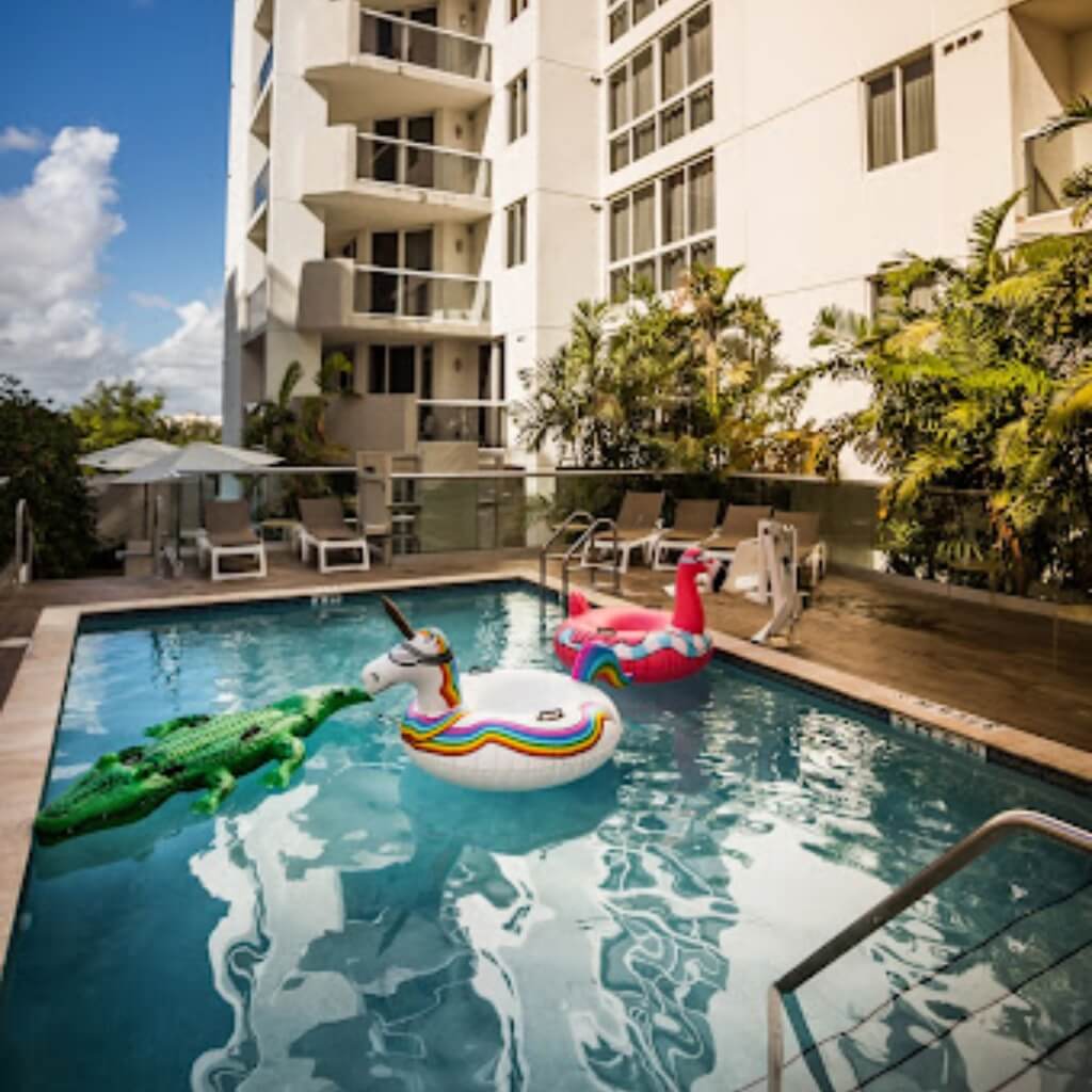 Piscina Roami at Habitat Brickell